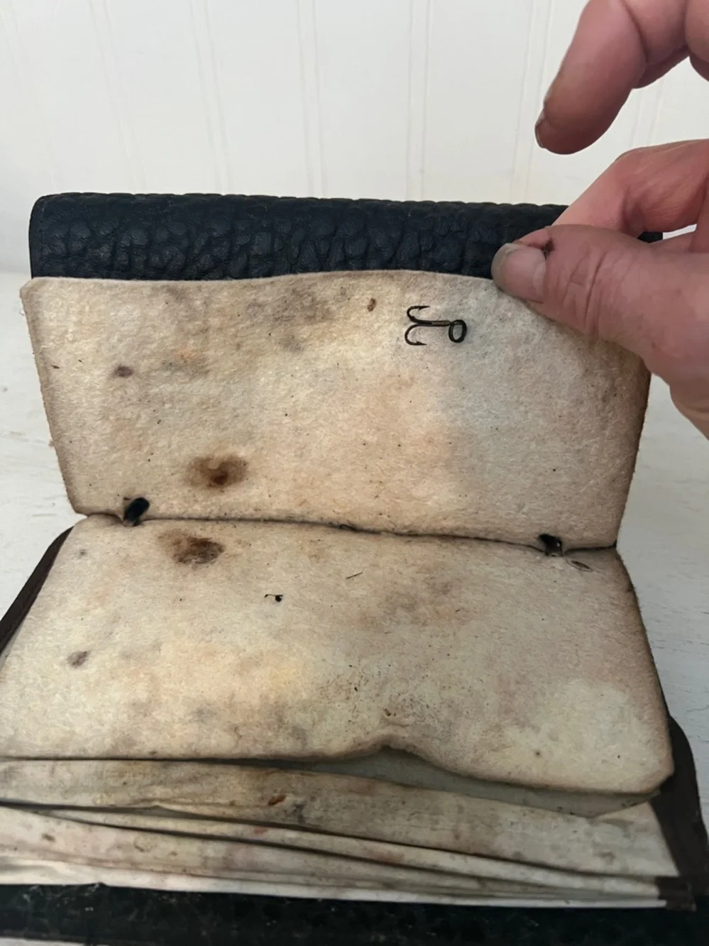 1913 Vintage CommonSense Black Leather Fly Wallet Felts, Flies Leaders Hooks